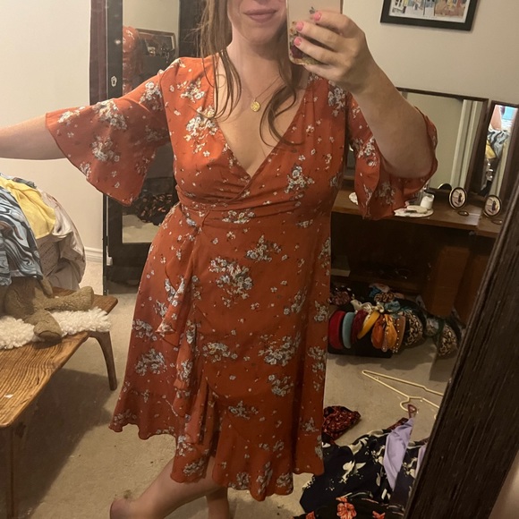 Cute burnt orange floral dress - Picture 3 of 4